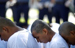Miembros de MS-13 acuchillan 100 veces y queman a un joven de 16 años que quería salir de la pandilla