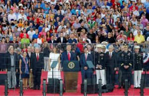 Trump promete que EE.UU. plantará «pronto» su bandera en la Luna y en Marte