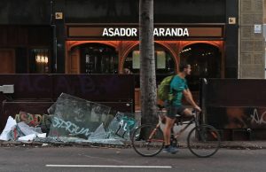 Disturbios alejan turistas de Barcelona