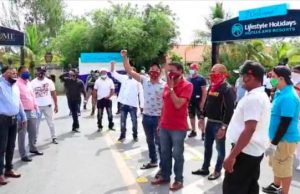 Más de 200 empleados de Lifestyle Holidays Vacation Resort que protestaron por su bonificación, fueron cancelados