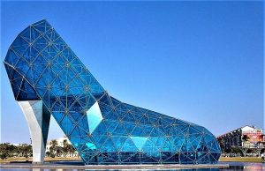 El edificio más alto con forma de zapato