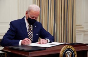Joe Biden, firmó una orden ejecutiva destinada a presionar al Gobierno federal para que compre productos fabricados en Estados Unidos