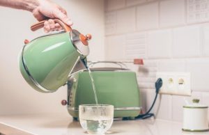 Los beneficios de beber agua caliente