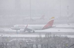 Aeropuerto Adolfo Suárez ha suspendido todas sus operaciones hasta las 10.00 horas de este sábado
