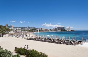 Grandes cadenas hoteleras se unen, Meliá, Riu, Barceló e Iberostar para revivir destinos en España