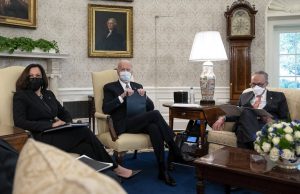 El presidente Biden y los demócratas están impulsando un proyecto de ley de alivio del coronavirus de 1,9 billones de dólares