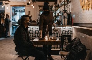 Subirán a 35% capacidad interior de los restaurantes en Nueva York