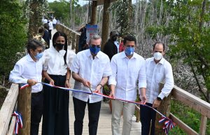PRESIDENTE ABINADER INAUGURA VARIAS OBRAS EN LA REGION ESTE