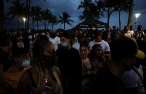 Miami Beach extendió el toque por tres semanas para evitar aglomeraciones