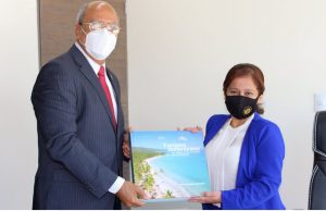 ‘El Salvador debe aprovechar la experiencia dominicana de más de 40 años en la industria turística’.