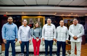 Director de Aduanas reconoce importancia de ANDRI en avances turismo RD Izq, José Miguel Soriano, Tesorero de ANDRI , Randal Lama Ceo Grupo Bonanza, Anaelie Prieto Vicepresidenta ANDRI, Eduardo Sanz Lovaton, Director Director General de Aduana, Ney Deschamps Presidente de ANDRI, Miguel Calzada León, Presidente de CTN