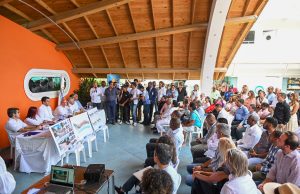 Ministro de Turismo presenta diseño de lo que será el Pueblo de los Pescadores, en Las Terrenas.