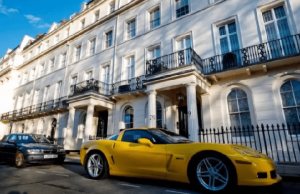 En el centro de Londres, se encuentra un lugar que algunos conocen como «la Plaza Roja»