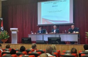 El presidente de Cuba, encabeza reunión del análisis del desempeño del sector turístico