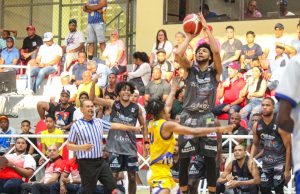 Sosúa Sharks y Correcaminos de la Parte Baja ganan en basket de puerto plata