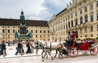 Viajar a Europa en abril: requisitos de entrada actuales y otras restricciones