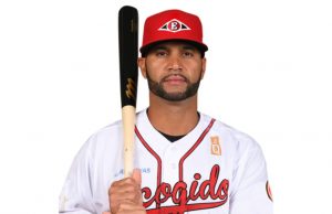 Pujols continúa su marcha hacia los 700 jonrones