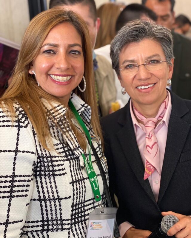 Mileyka Brugal junto a la alcaldesa de Bogota Claudia Lopez