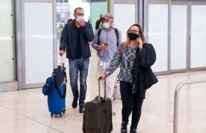 España pone fin a las mascarillas en los aviones tres años después