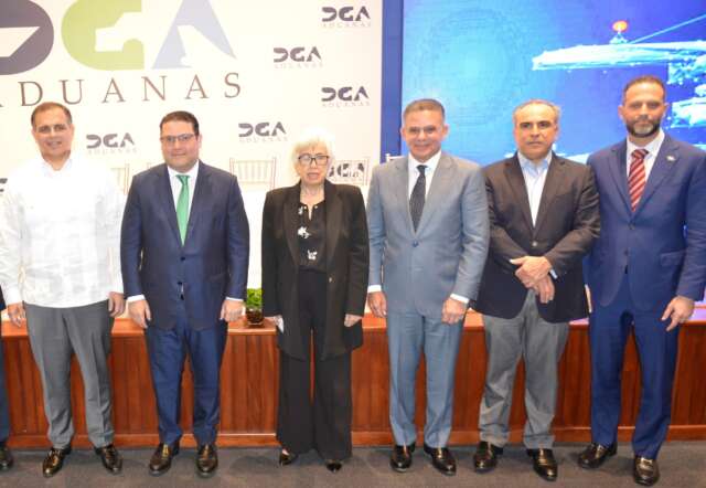 Foto principal José Manuel -Jochy- Vicente, Eduardo Sanz Lovatón, Milagros Ortiz Bosch, Pedro Brache, Juan Celso Marranzini y Daniel Peña.