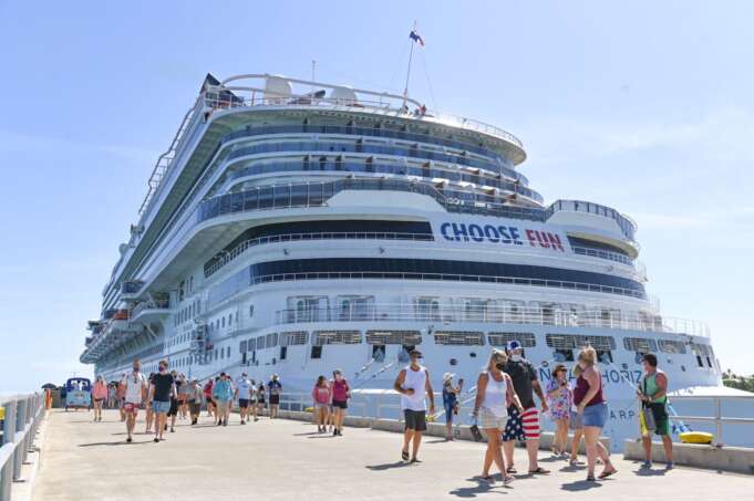 CRUCEROS: Taíno Bay hace historia en Puerto Plata