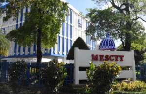 MESCYT informa que este 2023 se otorgarán 30,000 becas