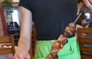 GASTRONOMÍA: Los secretos del excelente pincho de lechazo XXL del Mesón Carlos.
