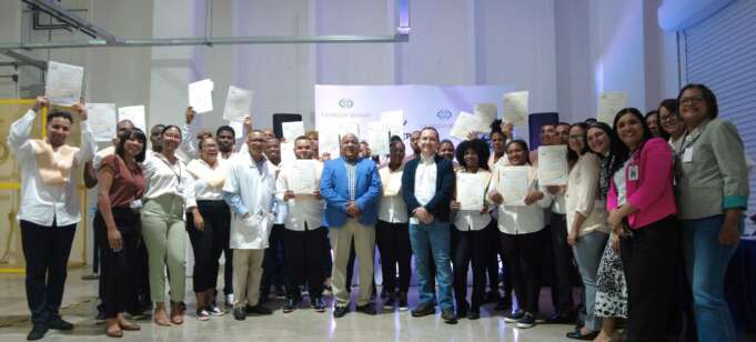 INFOTEP certifica a colaboradores de empresa Laurelton Jewelry