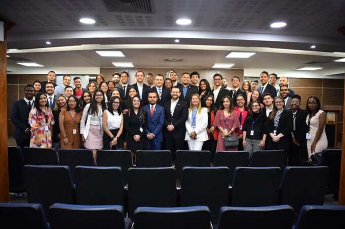 Presidente JCE recibe delegación de Jóvenes por la Democracia