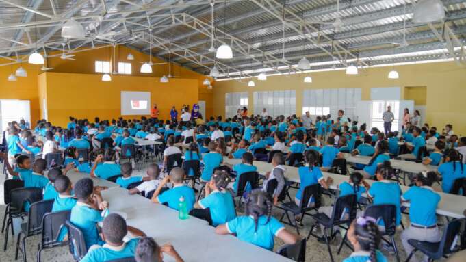 EDESUR dicta charla a 2,000 estudiantes sobre prevención de accidentes y ahorro de energía