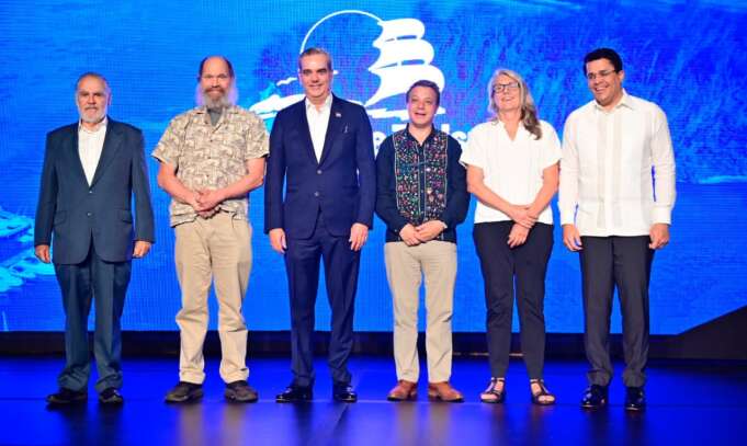 Presidente Abinader y ministro de Turismo encabezan seminario internacional sobre el sargazo