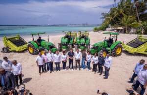 Collado entrega equipos para limpieza de playas a un costo de RD$50 millones