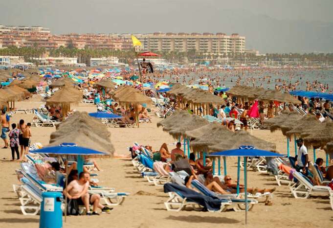 Vienen más turistas a España en este 2023 y gastan más