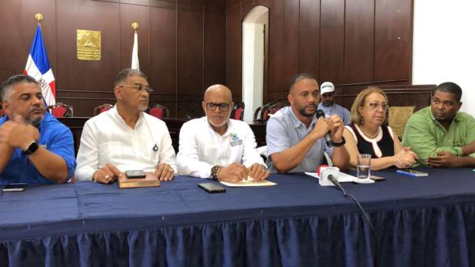 Alcaldía de Puerto Plata inicia mesa de trabajo para la implementación de soluciones de movilidad urbana, en el muelle local