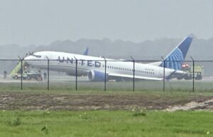 Los pasajeros de un vuelo de United fueron evacuados cuando la aeronave se salió de la pista.