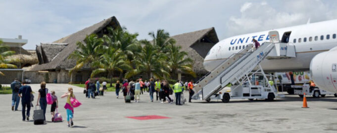 Reconocimiento entregado al PUJ como Mejor Aeropuerto por Tamaño y Región.