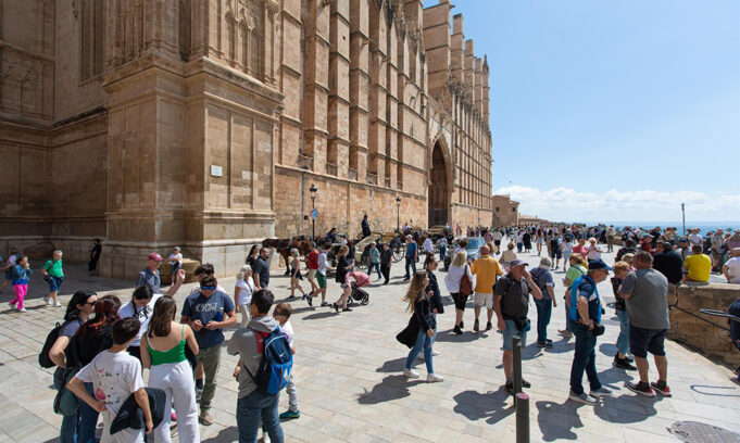 España prevé cerca de 10 millones de turistas en Mayo 2024