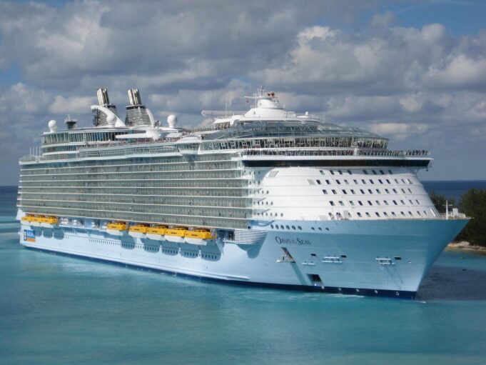 Pedernales recibe uno de los cruceros más grande del mundo con más de 8,600 personas a bordo