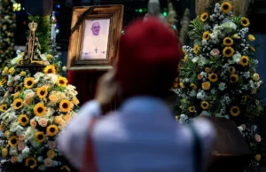 Multitud de fieles se aglomeran para ultimo adios al papa Francisco