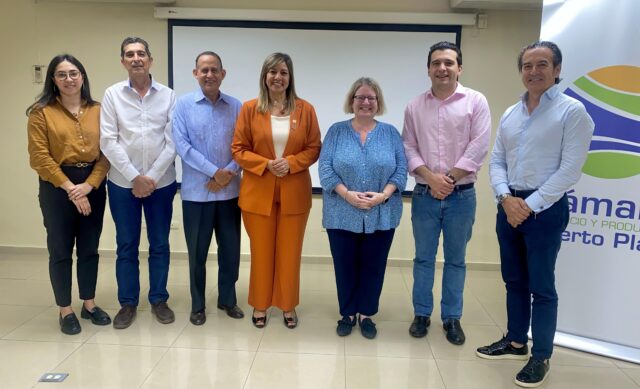 Embajadora del Reino Unido (2)