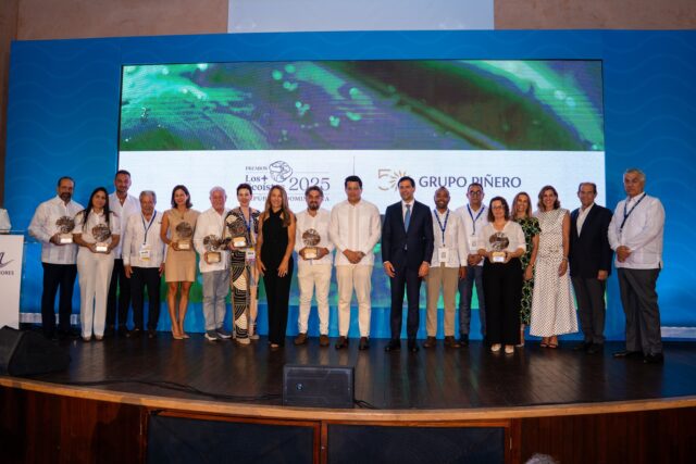 Ganadores junto a Familia Piñero y Autoridades