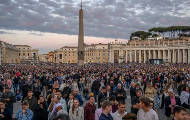 gente en vaticano