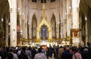 Homenaje a las víctimas de la tragedia del Jet Set: una ceremonia de unidad y fe en la Catedral de San Patricio en Nueva York