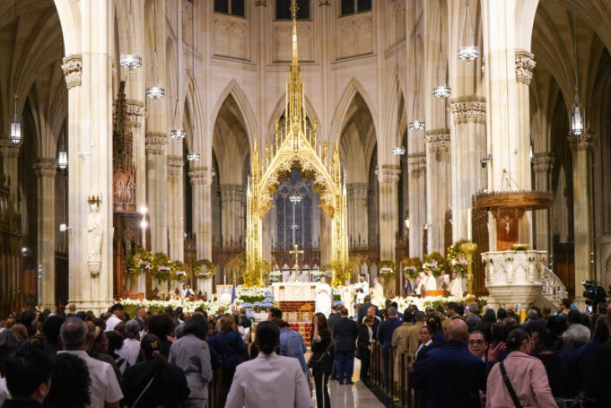 Homenaje a las víctimas de la tragedia del Jet Set: una ceremonia de unidad y fe en la Catedral de San Patricio en Nueva York