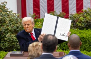 Donald Trump anuncia orden ejecutiva para reducir precios de medicamentos entre un 30 % y 80 %