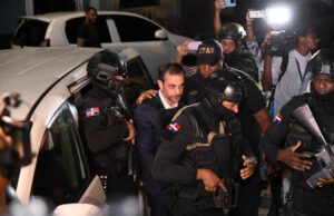 Antonio Espaillat es trasladado a centro de detención provisional; enfrentará medidas coercitivas por tragedia en discoteca Jet Set