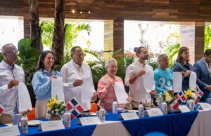ALCALDE DE PUERTO PLATA ENCABEZA ACTO FIRMA DE ACUERDO PROGRAMA COMUNIDADES CIRCULARES