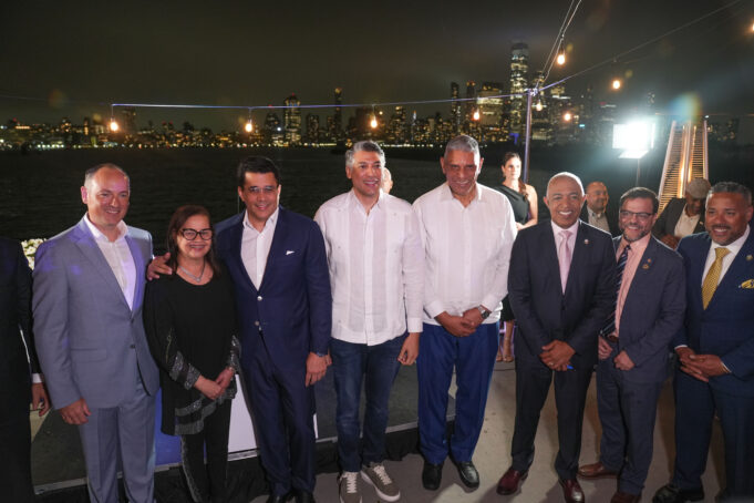 Arajet celebra cóctel con el inicio de operaciones en Newark