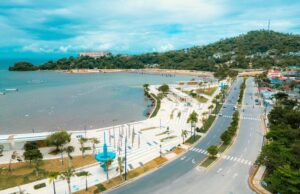Presidente Abinader y ministro Collado inauguran reconstrucción de Malecón y otras obras en Samaná.