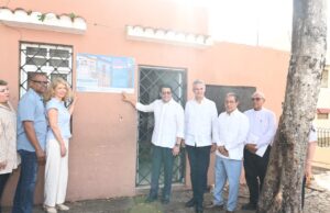 Ministro de Turismo deja iniciadas las obras del Programa de Mejoramiento de Viviendas en Ciudad Colonial.